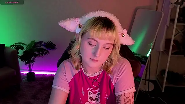 Snapshot of Roziett_Belle chatting on March 19, 2026, 9:20 am Roziett Belle online show from March 19, 2026, 9:20 am