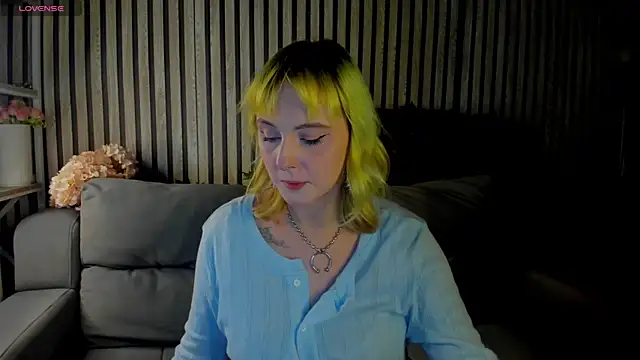 Snapshot of Roziett_Belle chatting on March 20, 2026, 9:43 am Roziett Belle online show from March 20, 2026, 9:43 am