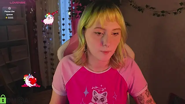 Snapshot of Roziett_Belle chatting on February 16, 2026, 9:08 am Roziett Belle online show from February 16, 2026, 9:08 am