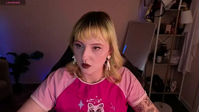 Snapshot of Roziett_Belle chatting on March 26, 2026, 9:18 am Roziett Belle online show from March 26, 2026, 9:18 am