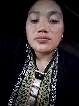 Snapshot of LingLing002 chatting on February 17, 2026, 3:37 am LingLing002 online show from February 17, 2026, 3:37 am