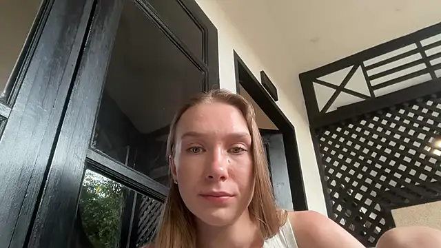 Snapshot of Linaspicee chatting on July 10, 2026, 11:10 am Linaspicee online show from July 10, 2026, 11:10 am