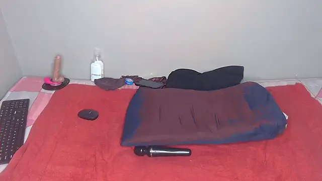 Snapshot of liztaylor chatting on July 28, 2026, 7:39 pm liztaylor online show from July 28, 2026, 7:39 pm