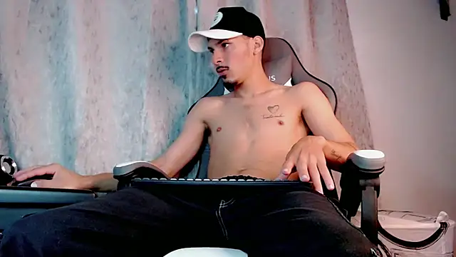 Snapshot of Yankees_xxx chatting on June 14, 2026, 12:06 pm Yankees xxx online show from June 14, 2026, 12:06 pm