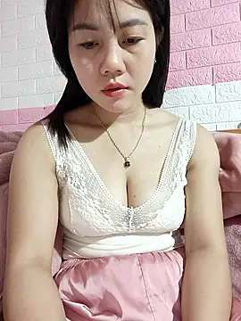 Ngocmai lazdy online show from May 3, 2026, 2:27 am