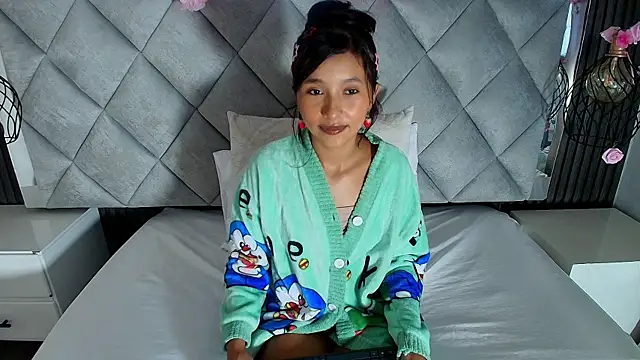 Real virgin Pussy online show from May 4, 2026, 7:50 pm