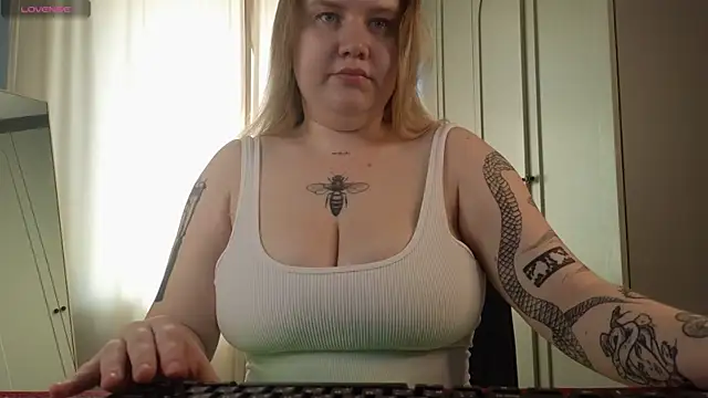 Snapshot of casey_robbinss chatting on June 9, 2026, 6:58 am casey robbinss online show from June 9, 2026, 6:58 am