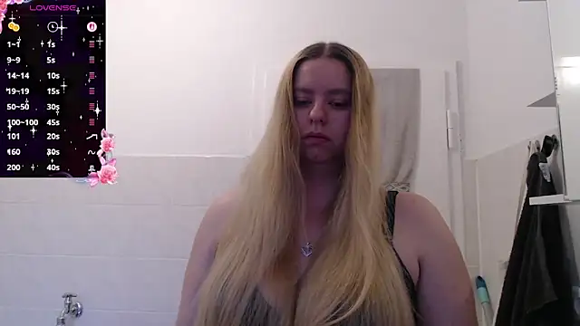 Mia lou05 online show from May 4, 2026, 4:05 am