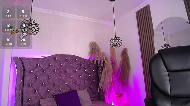 Violet Collins1 online show from June 4, 2026, 9:41 pm