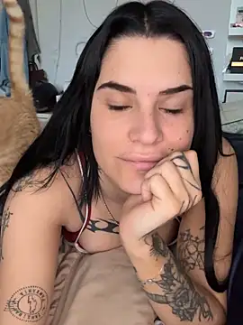 julieeeeee75 online show from February 4, 2026, 11:16 am