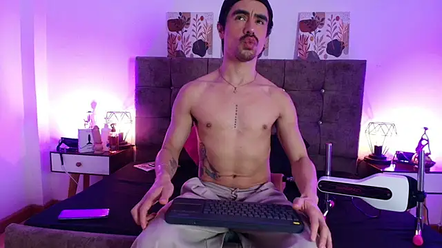 Ethan Briggs  online show from June 17, 2026, 3:39 am