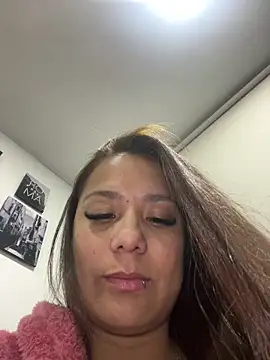 Pretty  Milf online show from April 4, 2026, 11:22 pm