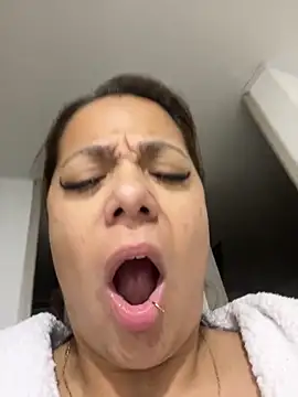 Pretty  Milf online show from March 9, 2026, 9:35 am