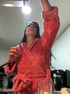 Pretty  Milf online show from May 6, 2026, 9:02 am