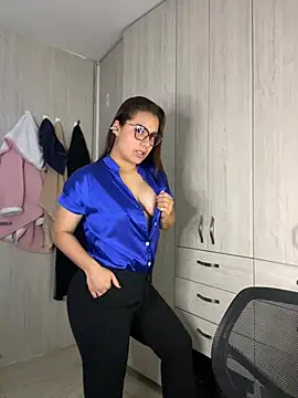 Pretty  Milf online show from June 4, 2026, 1:16 pm