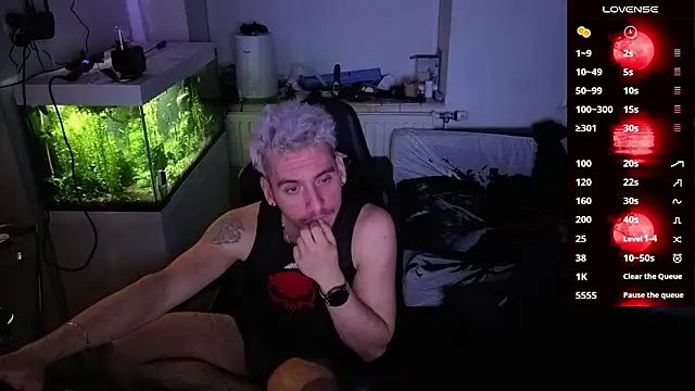 Snapshot of Rayzel_White chatting on March 14, 2026, 10:49 pm Rayzel White online show from March 14, 2026, 10:49 pm