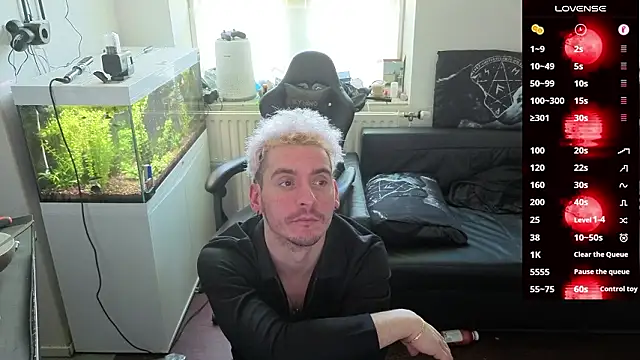 Snapshot of Rayzel_White chatting on March 18, 2026, 12:41 pm Rayzel White online show from March 18, 2026, 12:41 pm