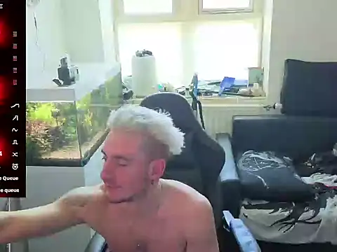 Rayzel White online show from April 30, 2026, 12:12 pm