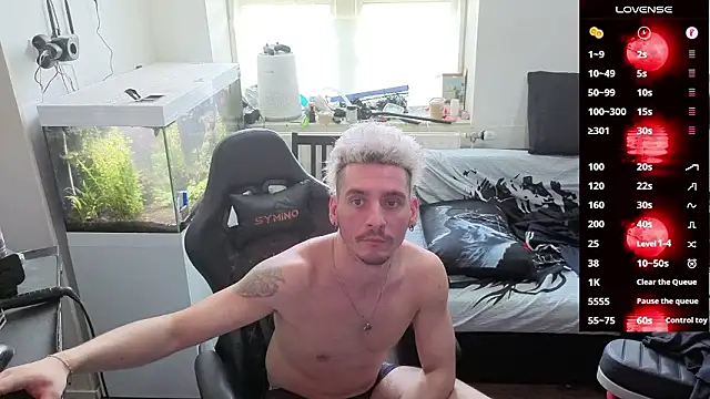 Snapshot of Rayzel_White chatting on March 9, 2026, 1:03 pm Rayzel White online show from March 9, 2026, 1:03 pm