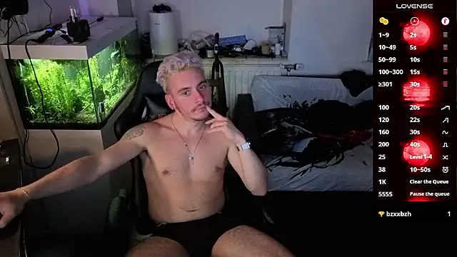 Snapshot of Rayzel_White chatting on March 13, 2026, 9:42 pm Rayzel White online show from March 13, 2026, 9:42 pm