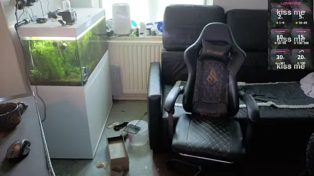 Snapshot of Rayzel_White chatting on February 7, 2026, 2:14 pm Rayzel White online show from February 7, 2026, 2:14 pm