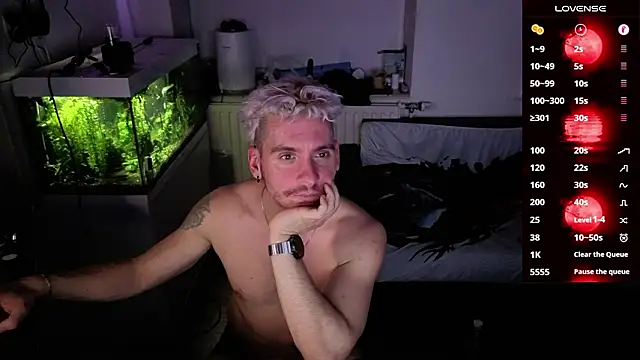 Snapshot of Rayzel_White chatting on March 15, 2026, 11:01 pm Rayzel White online show from March 15, 2026, 11:01 pm