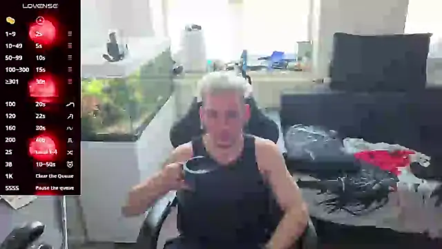 Rayzel White online show from May 2, 2026, 1:16 pm