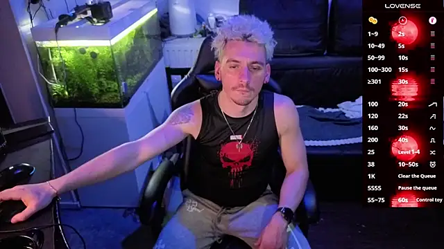 Snapshot of Rayzel_White chatting on February 15, 2026, 9:36 pm Rayzel White online show from February 15, 2026, 9:36 pm