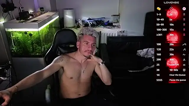 Snapshot of Rayzel_White chatting on February 18, 2026, 10:50 pm Rayzel White online show from February 18, 2026, 10:50 pm