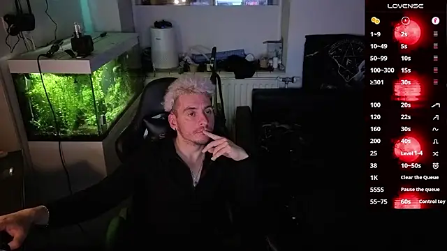 Snapshot of Rayzel_White chatting on March 19, 2026, 12:43 am Rayzel White online show from March 19, 2026, 12:43 am