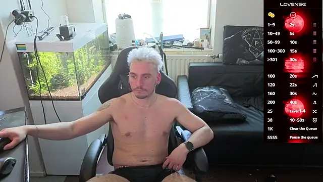 Snapshot of Rayzel_White chatting on March 22, 2026, 2:18 pm Rayzel White online show from March 22, 2026, 2:18 pm