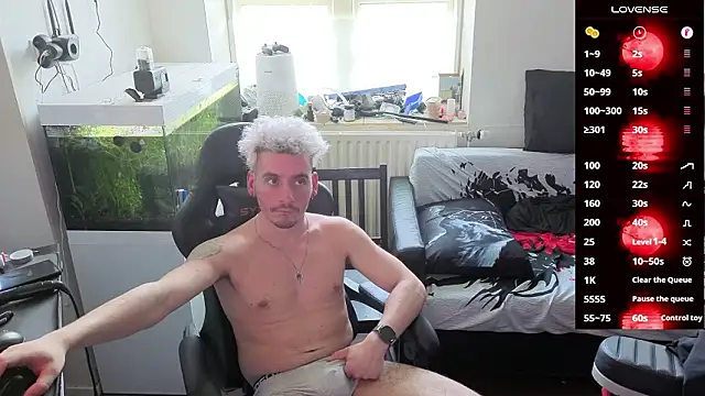 Snapshot of Rayzel_White chatting on March 8, 2026, 1:03 pm Rayzel White online show from March 8, 2026, 1:03 pm