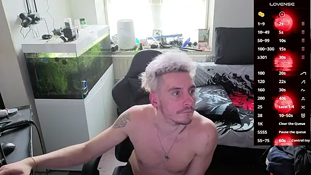 Snapshot of Rayzel_White chatting on March 7, 2026, 1:05 pm Rayzel White online show from March 7, 2026, 1:05 pm