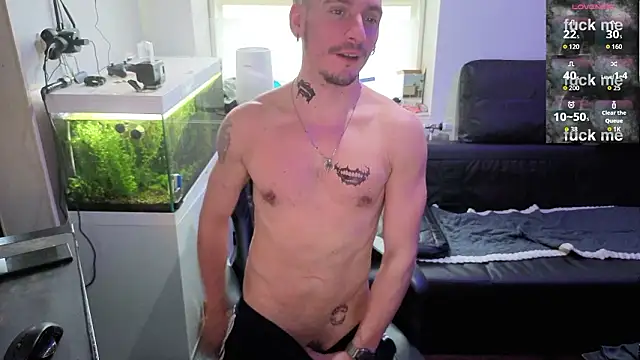 Snapshot of Rayzel_White chatting on February 6, 2026, 2:35 pm Rayzel White online show from February 6, 2026, 2:35 pm