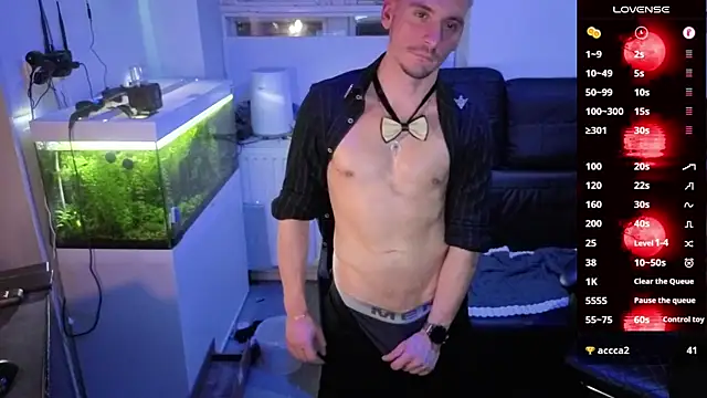 Snapshot of Rayzel_White chatting on February 14, 2026, 10:10 pm Rayzel White online show from February 14, 2026, 10:10 pm