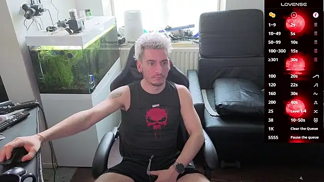 Snapshot of Rayzel_White chatting on February 22, 2026, 1:35 pm Rayzel White online show from February 22, 2026, 1:35 pm