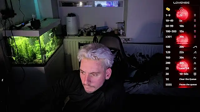 Snapshot of Rayzel_White chatting on March 12, 2026, 10:36 pm Rayzel White online show from March 12, 2026, 10:36 pm