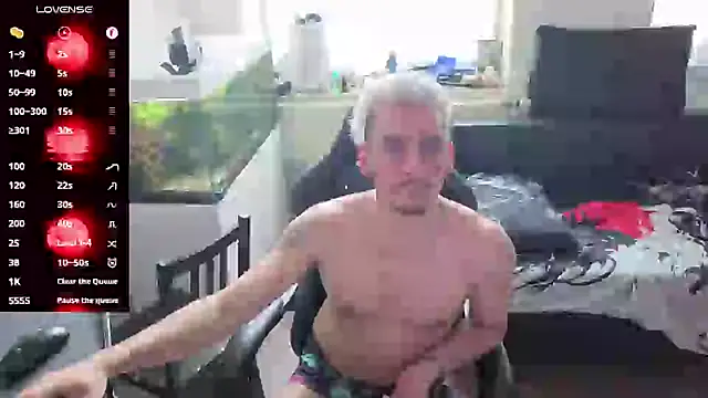 Rayzel White online show from May 4, 2026, 11:57 am