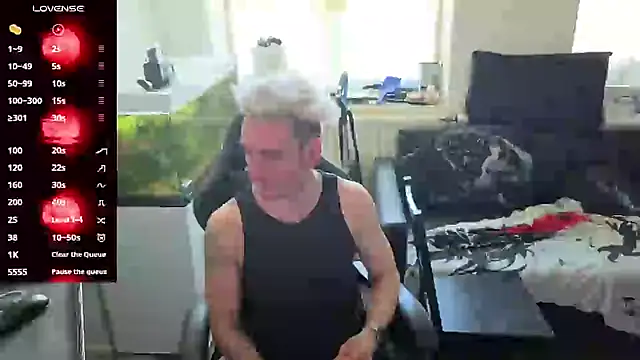 Rayzel White online show from May 7, 2026, 11:46 am