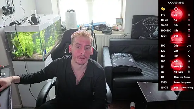 Snapshot of Rayzel_White chatting on March 17, 2026, 2:53 pm Rayzel White online show from March 17, 2026, 2:53 pm