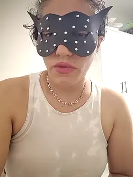 Snapshot of Karanfilim chatting on July 17, 2026, 12:35 pm Karanfilim online show from July 17, 2026, 12:35 pm