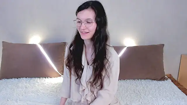 ThoraMarola online show from May 8, 2026, 5:22 am