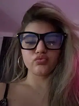Snapshot of LilaMason chatting on March 24, 2026, 10:43 pm LilaMason online show from March 24, 2026, 10:43 pm