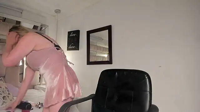 Snapshot of SofiaMilfx69 chatting on March 5, 2026, 1:40 pm SofiaMilfx69 online show from March 5, 2026, 1:40 pm