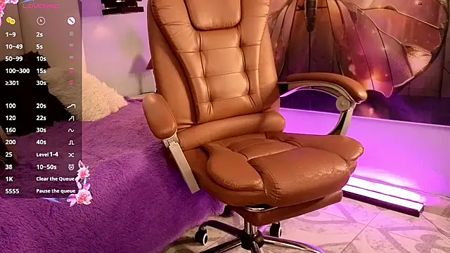 NahommyPearson online show from February 3, 2026, 2:22 pm