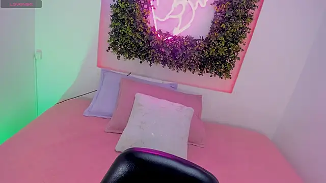 Snapshot of Itzel_Geneva chatting on February 12, 2026, 11:54 am Itzel Geneva online show from February 12, 2026, 11:54 am