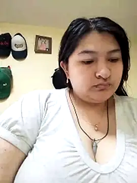 LauraHorny69 online show from June 13, 2026, 2:37 pm
