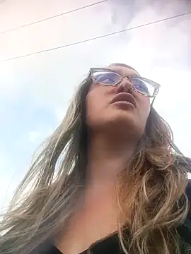 Karla-giraldo 1 online show from May 28, 2026, 10:15 pm