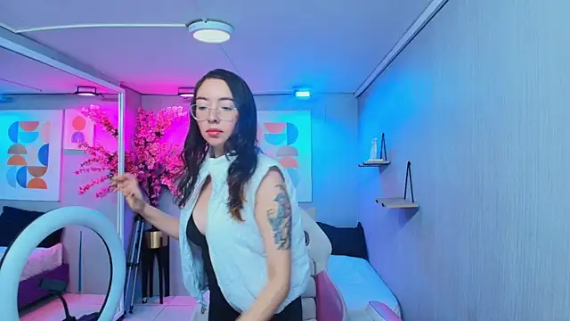 Veronica miiller online show from June 15, 2026, 7:02 pm
