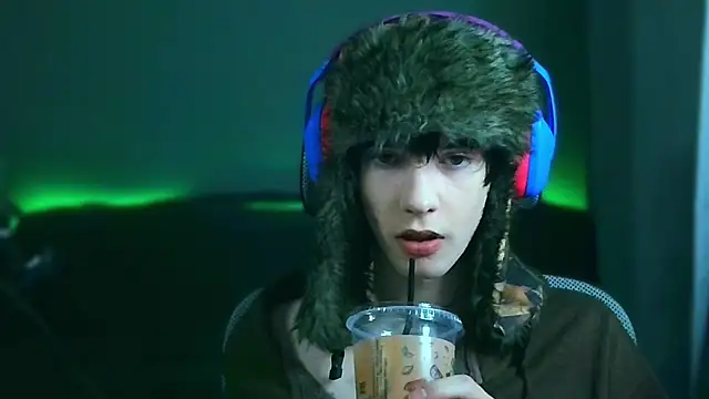 LeonBoykisser online show from January 14, 2026, 4:43 pm